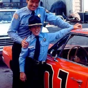 Cam Cornelius with Sonny Enos Shroyer and The General Lee on the set of The Dukes of Hazzard