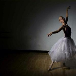 Lynne Jacobellis  Ballet en Pointe Arabesque a terre