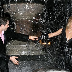 Michael Lucas and Savanna Samson in City Hall Park Fountain