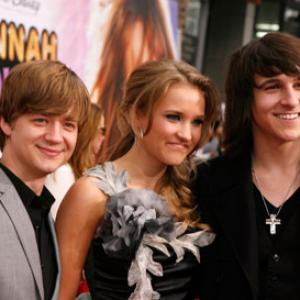 Emily Osment Mitchel Musso and Jason Earles at event of Hana Montana filmas 2009