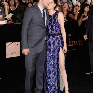 Kristen Stewart and Robert Pattinson at event of Brekstanti ausra. 1 dalis (2011)