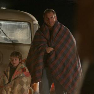 Still of Josh Lucas and Jonah Bobo in Around the Bend 2004