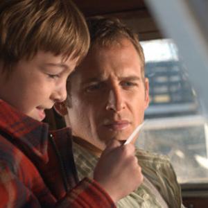 Still of Josh Lucas and Jonah Bobo in Around the Bend (2004)