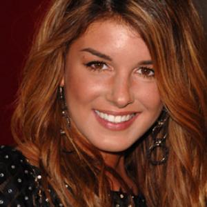 Shenae Grimes-Beech at event of Valentino: The Last Emperor (2008)