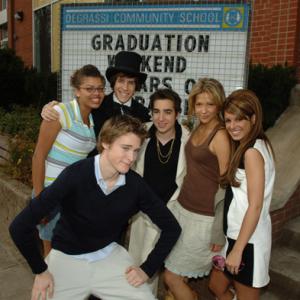 Ryan Cooley, Jake Goldsbie, Sarah Barrable-Tishauer, Jamie Johnston and Shenae Grimes-Beech at event of Degrassi: The Next Generation (2001)