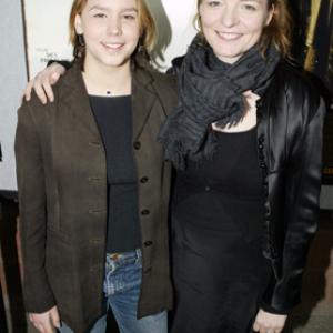 Cara Seymour and Addie Land at event of Evergreen (2004)