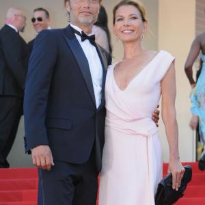 Hanne Jacobsen and Mads Mikkelsen at event of Zulu 2013