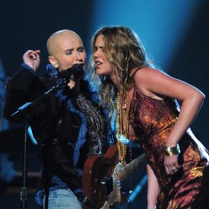 Melissa Etheridge and Joss Stone at event of The 47th Annual Grammy Awards 2005