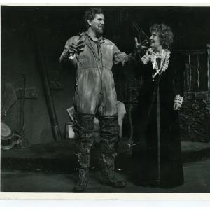 Still of Lilia Skala and Joel Lane Hudgins in The Madwoman of Chaillot (1977)