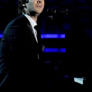 Josh Groban at event of The 64th Primetime Emmy Awards 2012