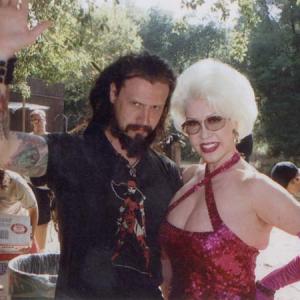 ROB ZOMBIE & JEANNE CARMEN on the set of HOUSE OF 1000 CORPSES