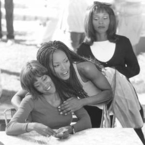 Still of Angela Bassett, Regina King and Suzzanne Douglas in How Stella Got Her Groove Back (1998)