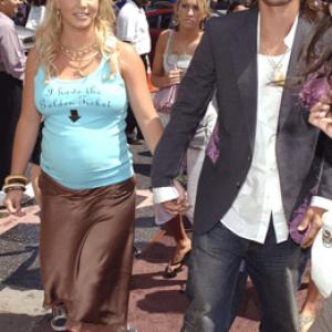 Britney Spears and Kevin Federline at event of Carlis ir sokolado fabrikas (2005)