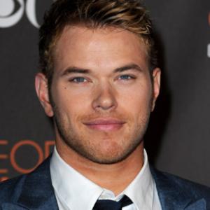 Kellan Lutz at event of The 36th Annual Peoples Choice Awards 2010