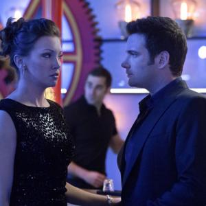 Still of Katie Cassidy and Colin Donnell in Strele 2012