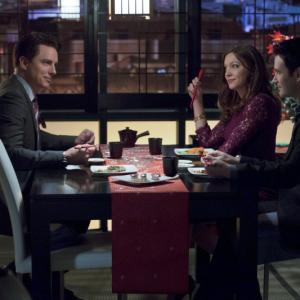 Still of John Barrowman, Katie Cassidy and Colin Donnell in Strele (2012)