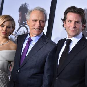 Clint Eastwood Bradley Cooper and Sienna Miller at event of Amerikieciu snaiperis 2014