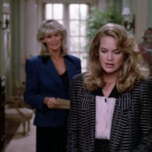 Still of Linda Evans and Leann Hunley in Dynasty (1981)