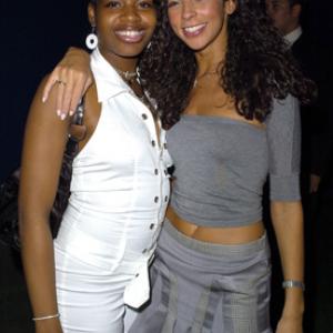 Terri Seymour and Fantasia Barrino at event of American Idol: The Search for a Superstar (2002)