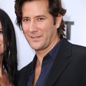 Henry Ian Cusick at event of Dinge (2004)