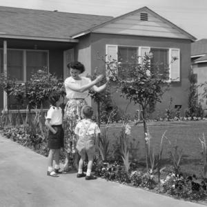 Suburbia Diana Avery with her children Sandra and Marc