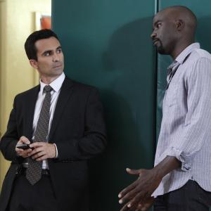 Still of Nestor Carbonell and Mike Colter in Ringer 2011