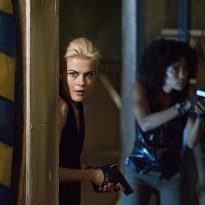 Still of Rachael Taylor and Annie Ilonzeh in Charlie's Angels (2011)