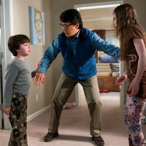 Still of Jackie Chan and Madeline Carroll in Kaimynas snipas 2010