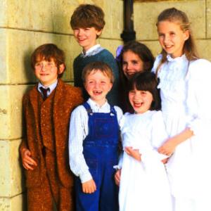 Still of Thomas Brodie-Sangster, Eliza Bennett, Samuel Honywood, Raphaël Coleman, Holly Gibbs and Jennifer Rae Daykin in Nanny McPhee (2005)