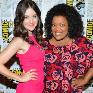 Yvette Nicole Brown and Alison Brie at event of Community 2009