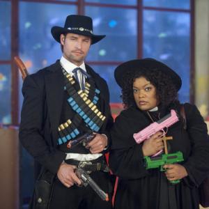 Still of Josh Holloway and Yvette Nicole Brown in Community 2009