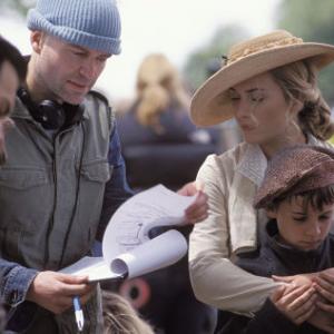 Johnny Depp Kate Winslet Marc Forster and Joe Prospero in Finding Neverland 2004