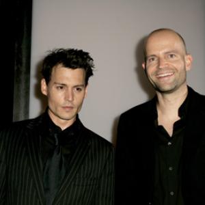 Johnny Depp and Marc Forster at event of Finding Neverland 2004