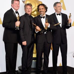 Sean Penn, Alejandro González Iñárritu, James W. Skotchdopole and John Lesher at event of The Oscars (2015)