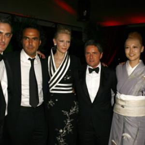Cate Blanchett, Gael García Bernal, Alejandro González Iñárritu, Brad Grey, Rinko Kikuchi and John Lesher at event of Babelis (2006)