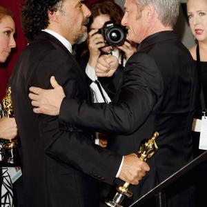 Sean Penn and Alejandro Gonzlez Irritu at event of The Oscars 2015