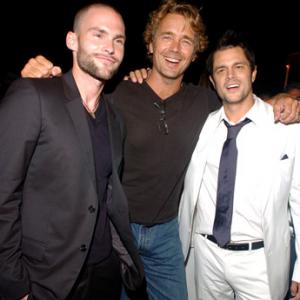 Seann William Scott Johnny Knoxville and John Schneider at event of The Dukes of Hazzard 2005