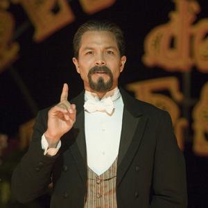 Benjamin Bratt as Dr Juvenal Urbino