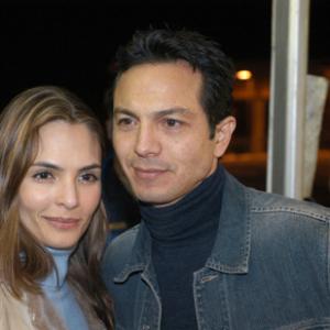 Talisa Soto and Benjamin Bratt at event of The Machinist 2004
