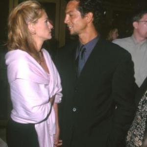 Julia Roberts and Benjamin Bratt at event of Runaway Bride 1999