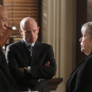 Still of Kathy Bates and Paul McCrane in Harrys Law 2011