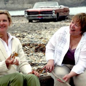 Still of Joan Allen and Kathy Bates in Bonneville 2006