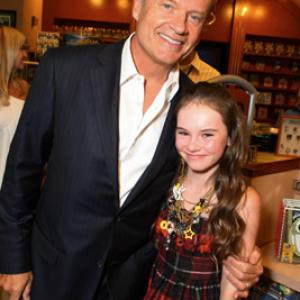 Kelsey Grammer and Madeline Carroll at event of Swing Vote 2008
