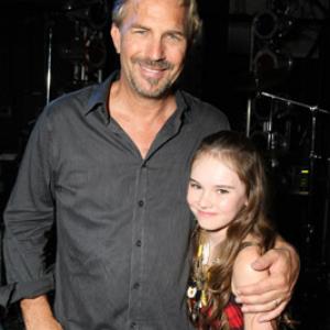 Kevin Costner and Madeline Carroll at event of Swing Vote (2008)
