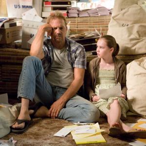 Still of Kevin Costner and Madeline Carroll in Swing Vote 2008