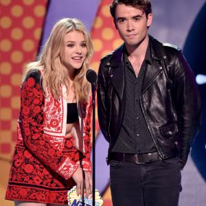 Chloë Grace Moretz and Jamie Blackley at event of Teen Choice Awards 2014 (2014)