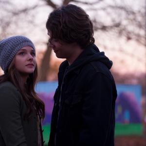 Still of Chloë Grace Moretz and Jamie Blackley in Jei pasilikciau (2014)