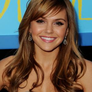 Aimee Teegarden at event of Prom 2011