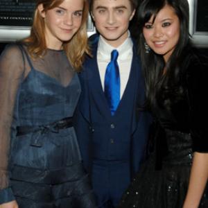 Daniel Radcliffe, Emma Watson and Katie Leung at event of Haris Poteris ir ugnies taure (2005)