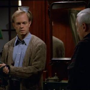 Still of David Hyde Pierce and John Mahoney in Frasier 1993